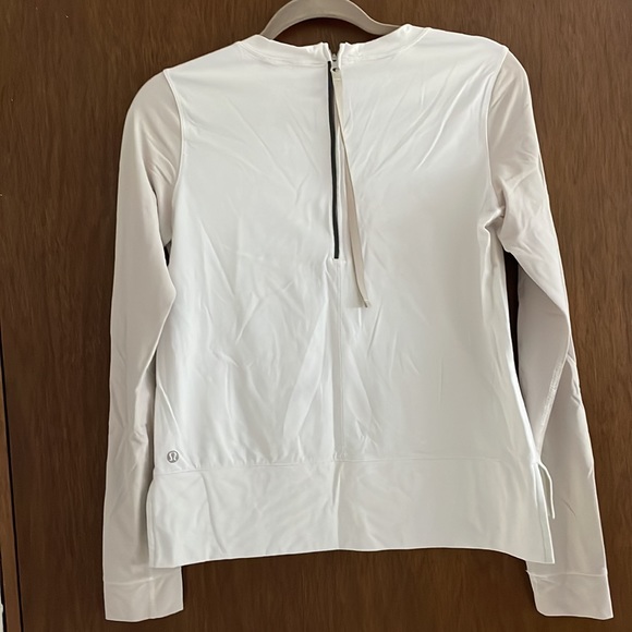 Lulu Lemon top, two tone color (white with beige sleeves) size 6, EUC - Picture 2 of 3